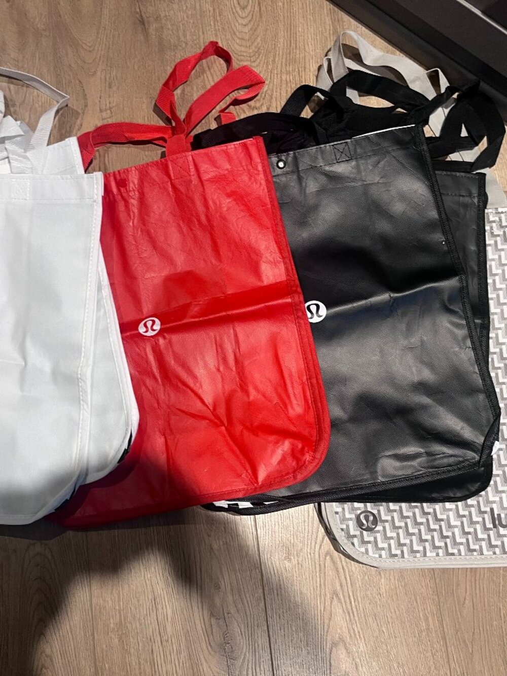 LULULEMON Large Tote Bag LOT *Black, Red, White, L Pattern